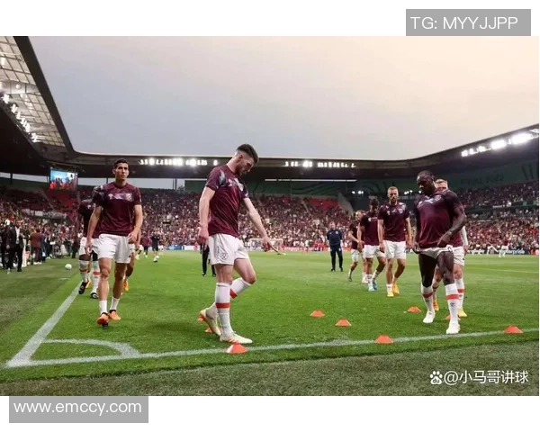 英超激战曼联与西汉姆联握手言和双方各取一分精彩纷呈 英超激战曼联与西汉姆联握手言和双方各取一分精彩纷呈